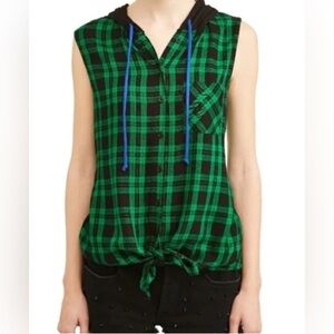 Green and Black Plaid Sleeveless Hooded Shirt